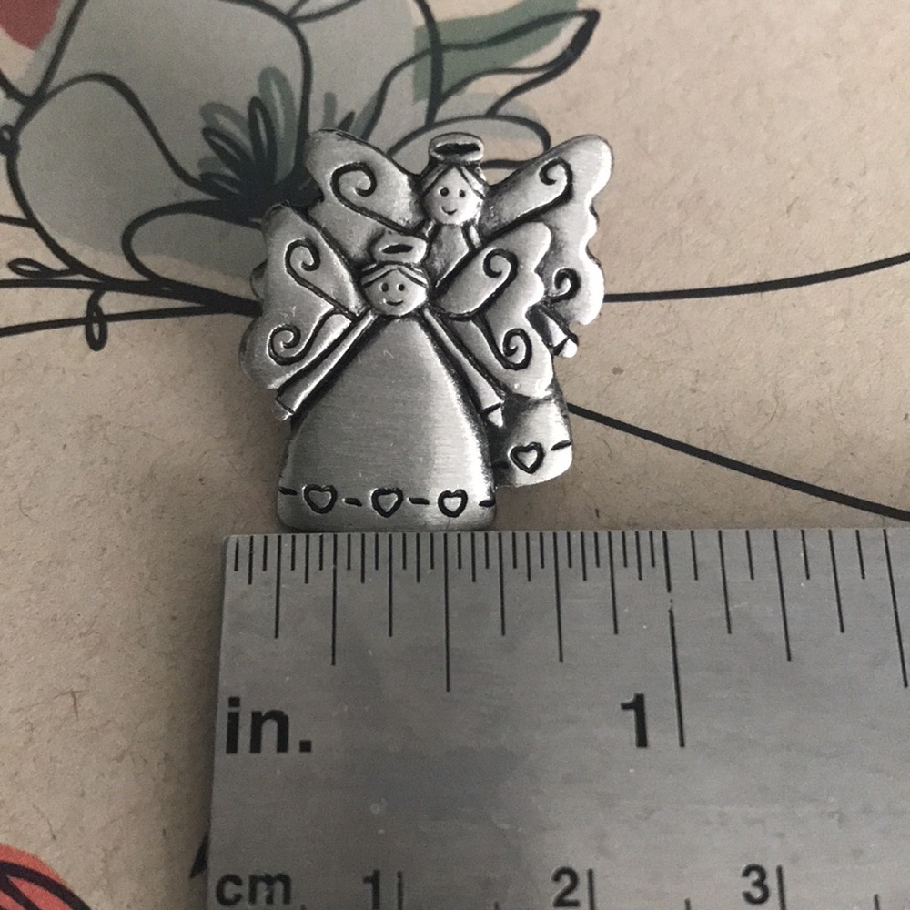 ✨Sold✨4/$20 Vintage Chelsea Pewter Angel Push Back Pin Silver In Colour - Picture 7 of 7